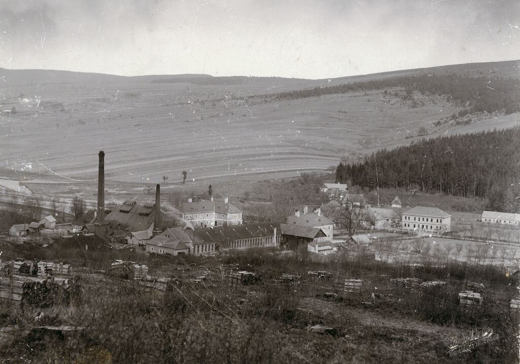 Glasfabrik General View